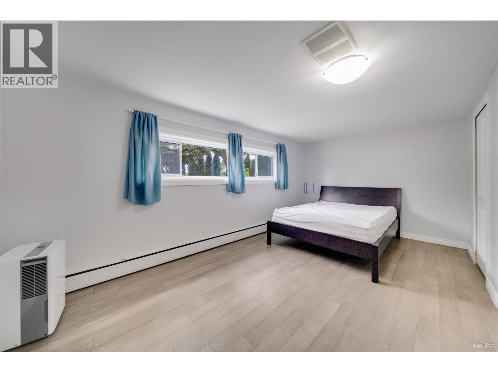 Photo 13 of 4366 Gilpin Crescent, Burnaby BC