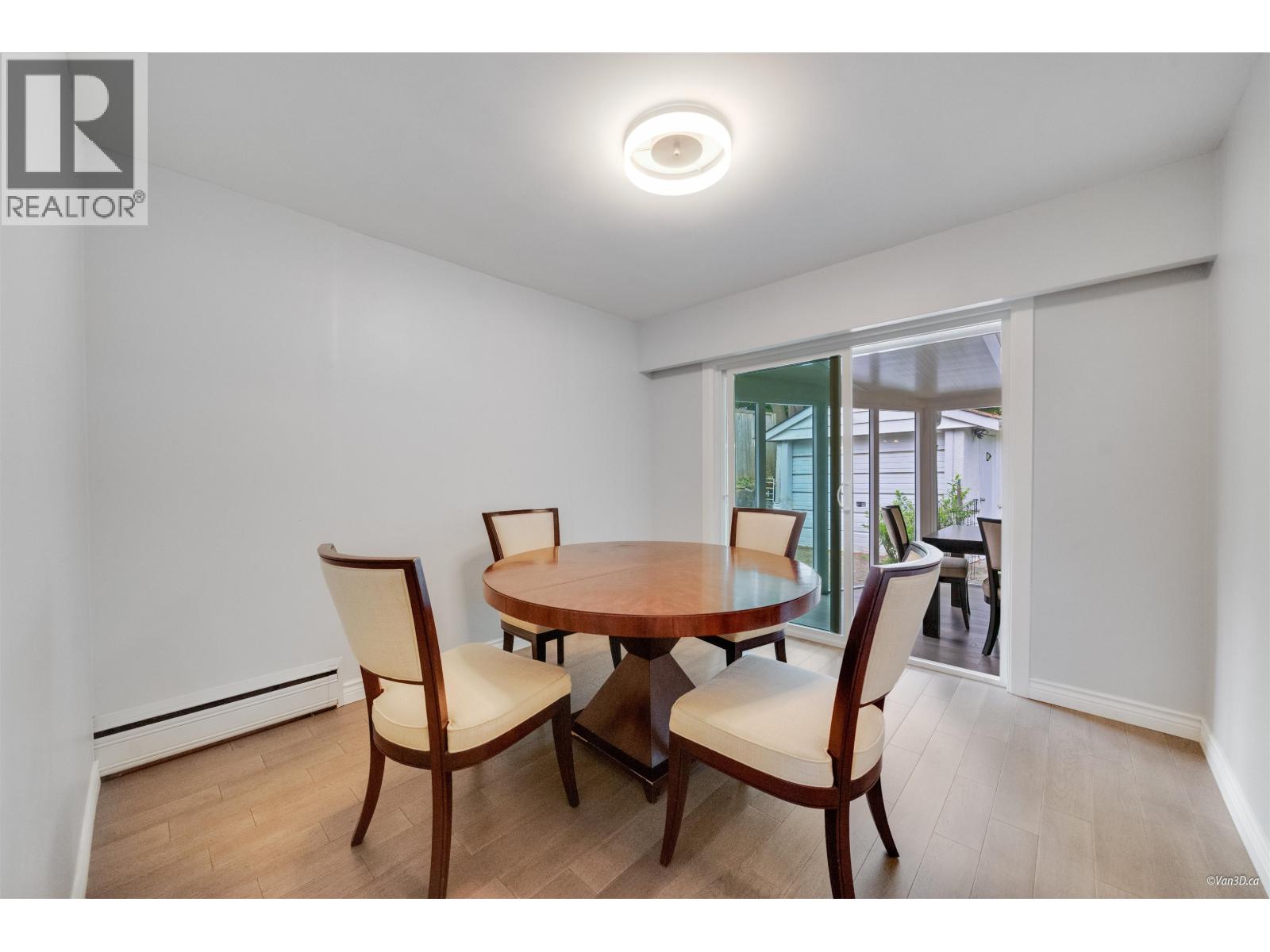 Photo 10 of 4366 Gilpin Crescent, Burnaby BC