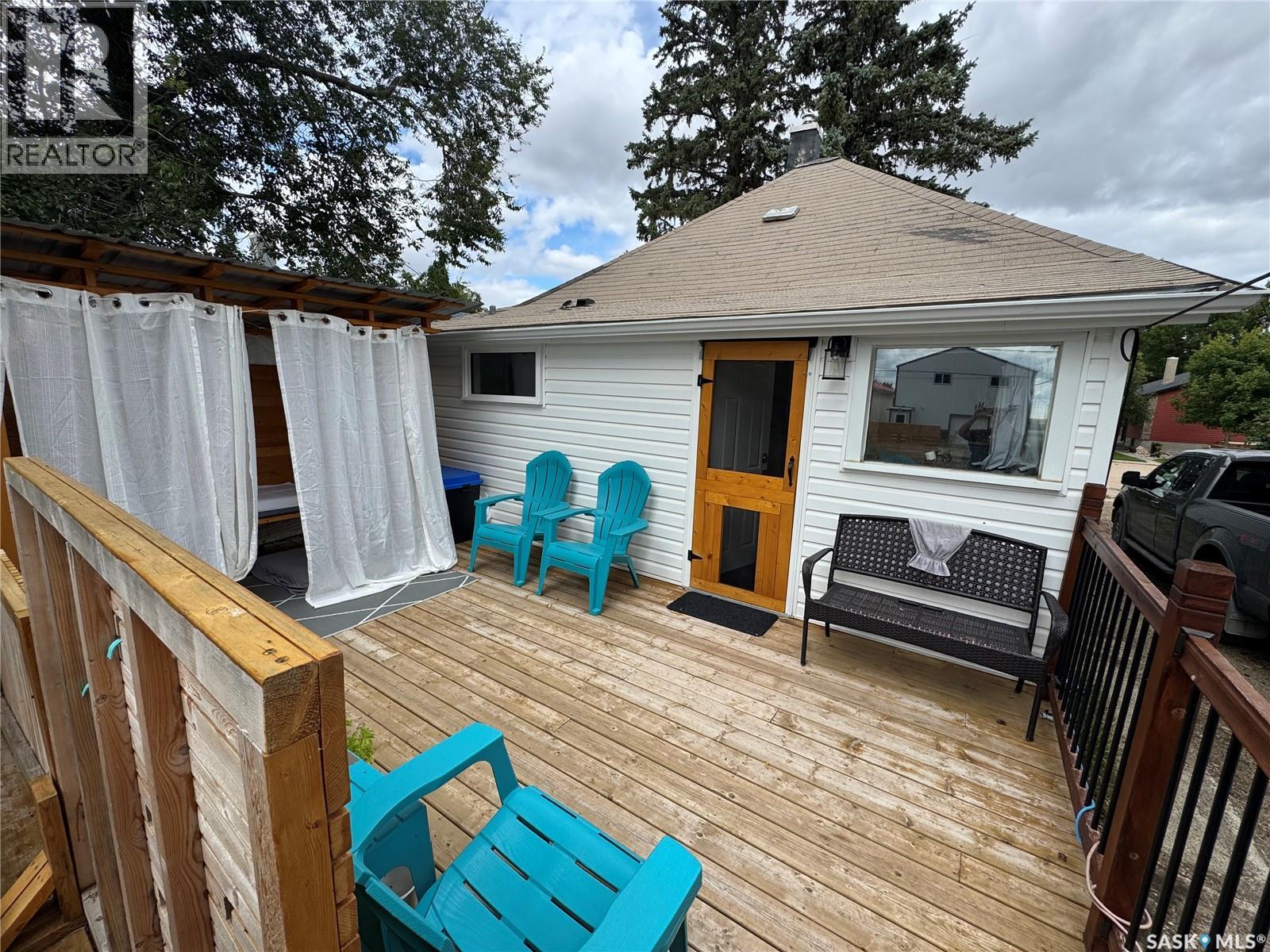 Photo 10 of 505 1st Avenue, Odessa SK