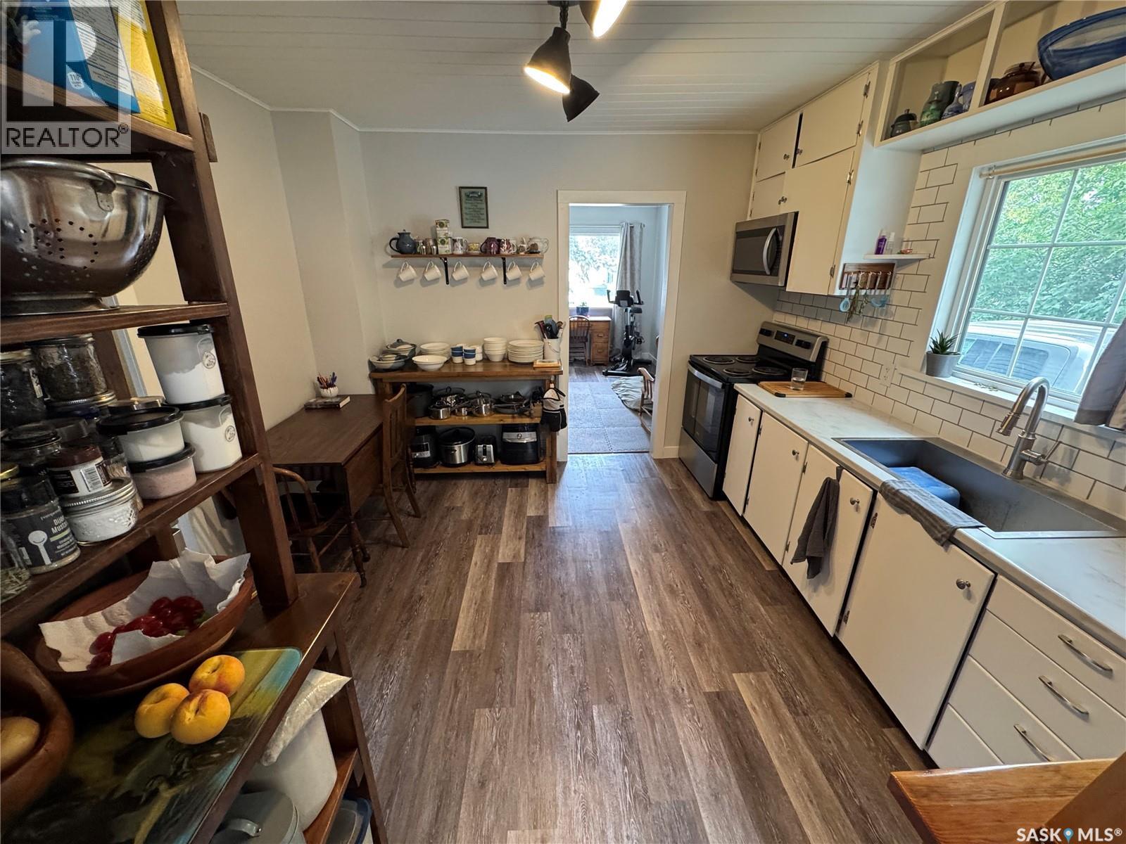 Photo 4 of 505 1st Avenue, Odessa SK