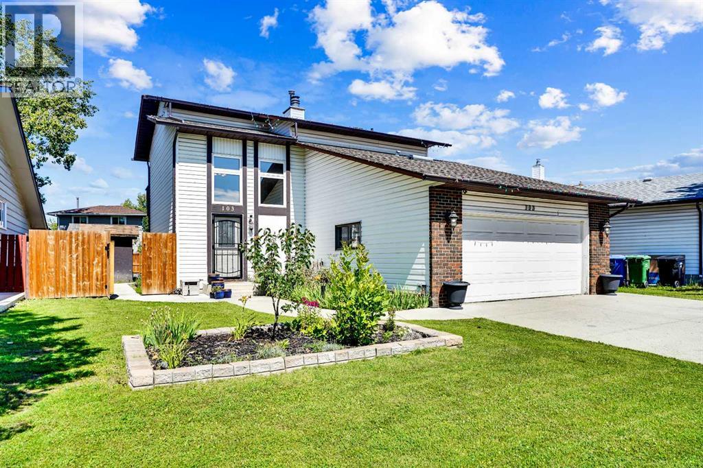 Single Family House for Sale in  Castlebury Way NE Castleridge Calgary 
