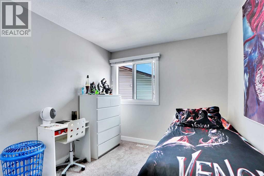 Single Family House for Sale in  Castlebury Way NE Castleridge Calgary 