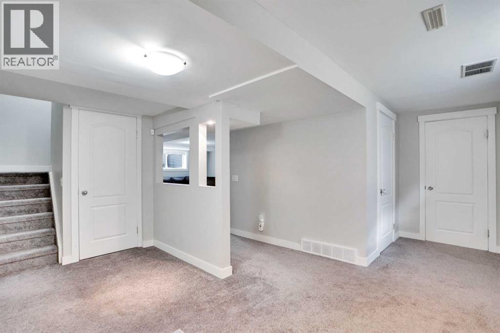 Single Family House for Sale in  Castlebury Way NE Castleridge Calgary 
