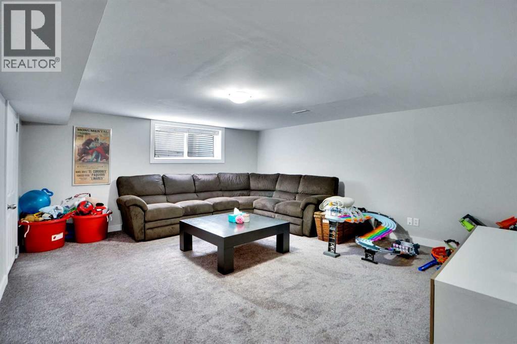 Single Family House for Sale in  Castlebury Way NE Castleridge Calgary 