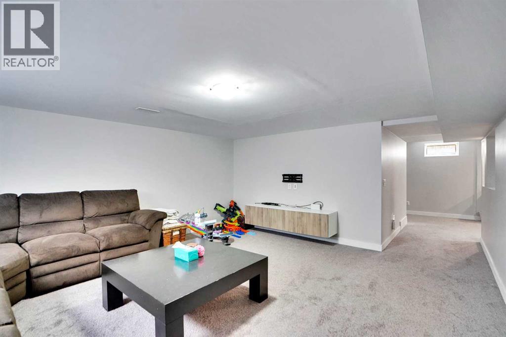 Single Family House for Sale in  Castlebury Way NE Castleridge Calgary 