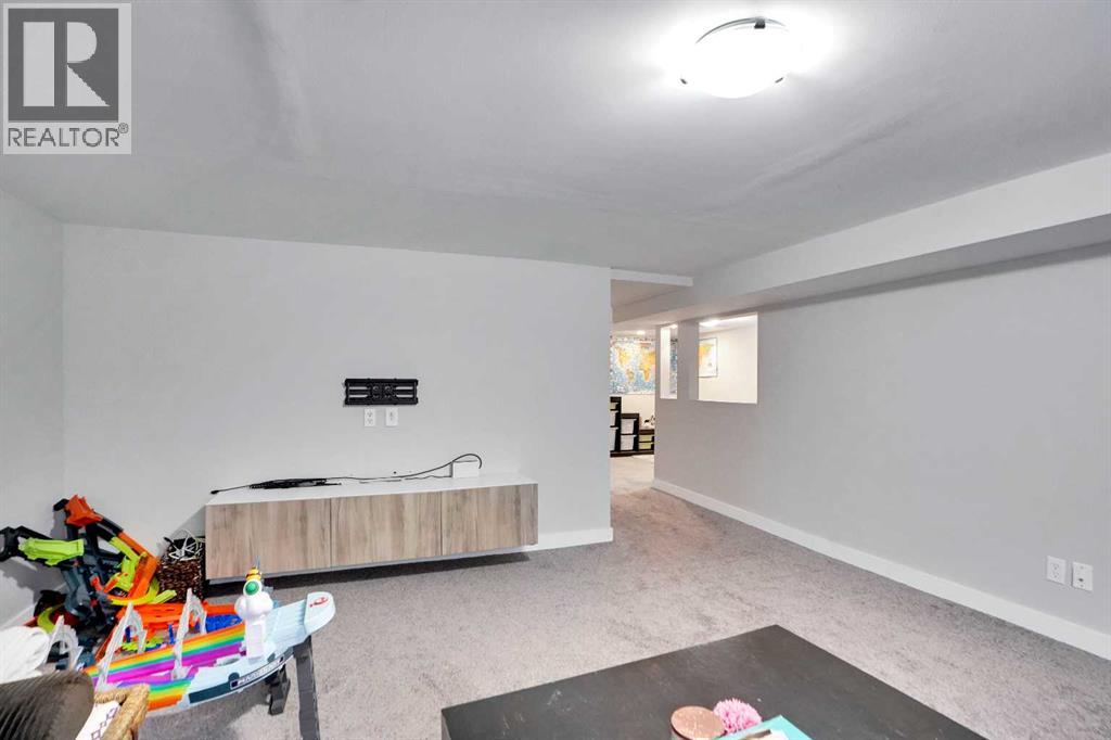 Single Family House for Sale in  Castlebury Way NE Castleridge Calgary 