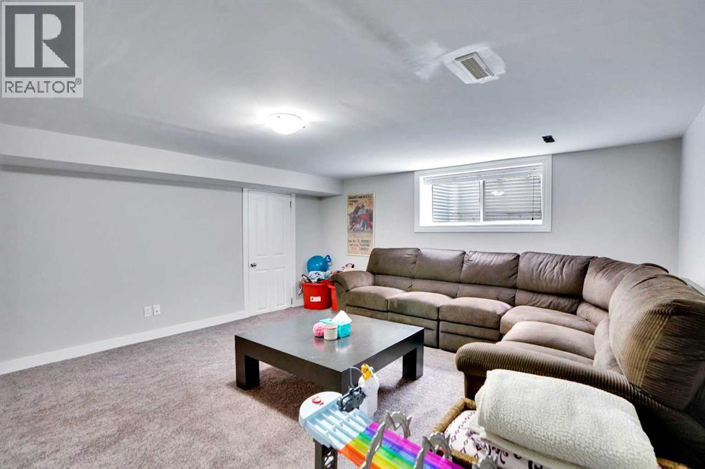 Single Family House for Sale in  Castlebury Way NE Castleridge Calgary 