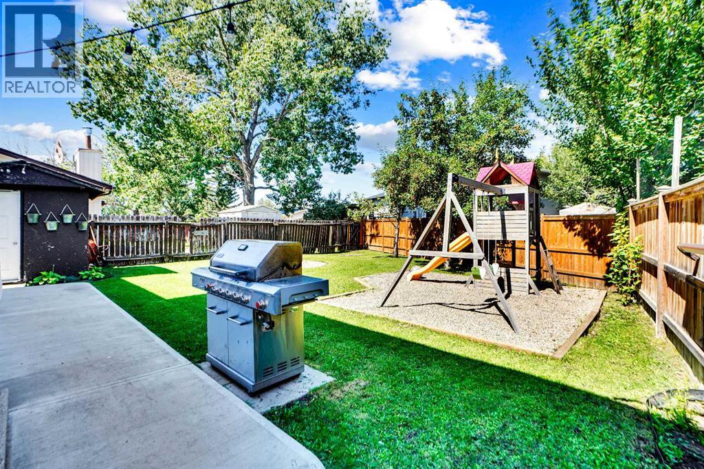 Single Family House for Sale in  Castlebury Way NE Castleridge Calgary 