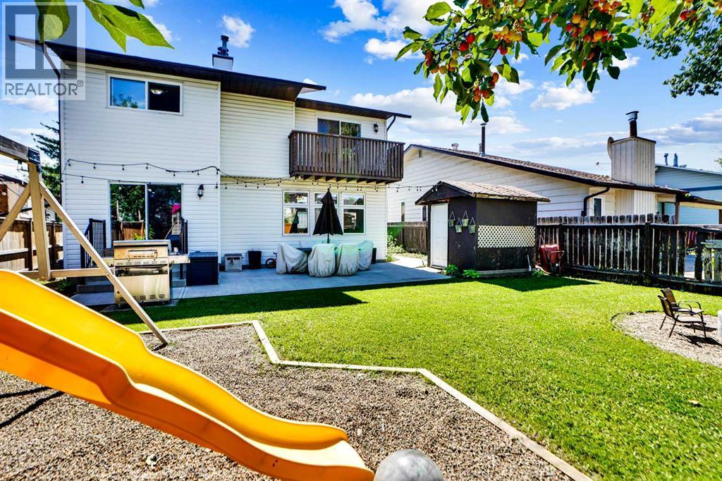 Single Family House for Sale in  Castlebury Way NE Castleridge Calgary 