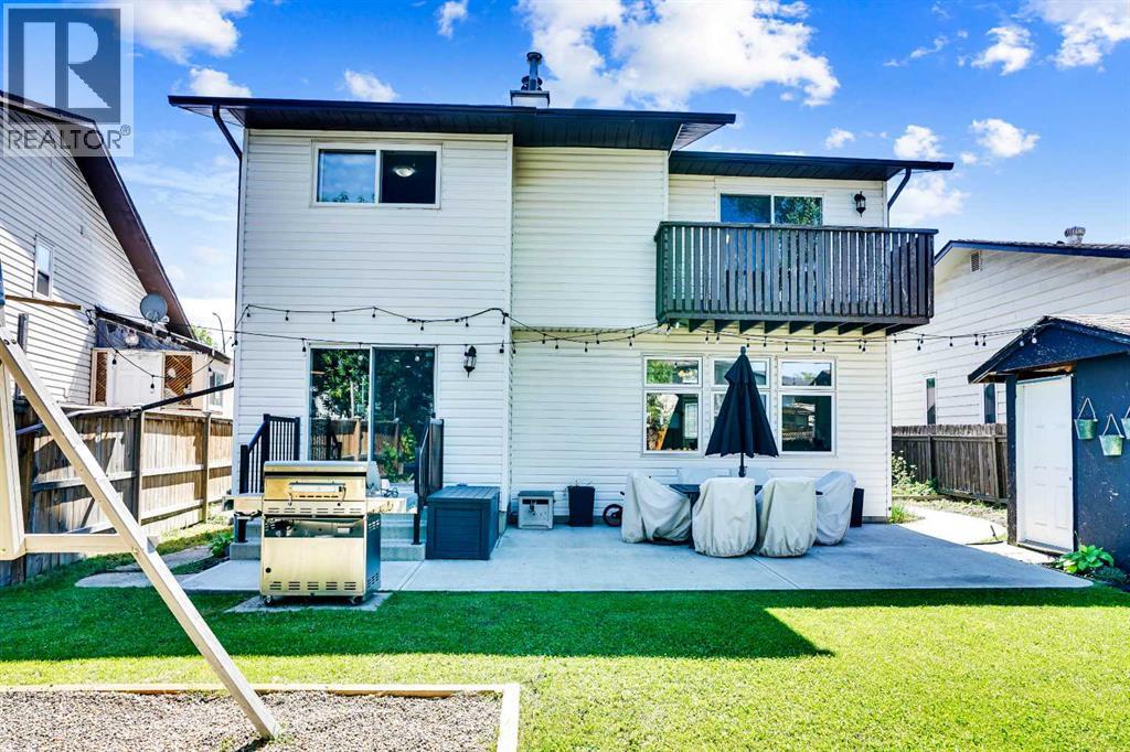 Single Family House for Sale in  Castlebury Way NE Castleridge Calgary 