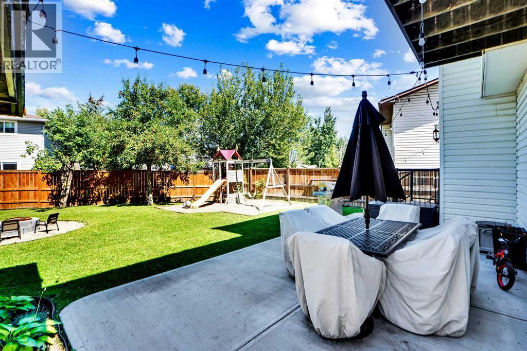 Single Family House for Sale in  Castlebury Way NE Castleridge Calgary 