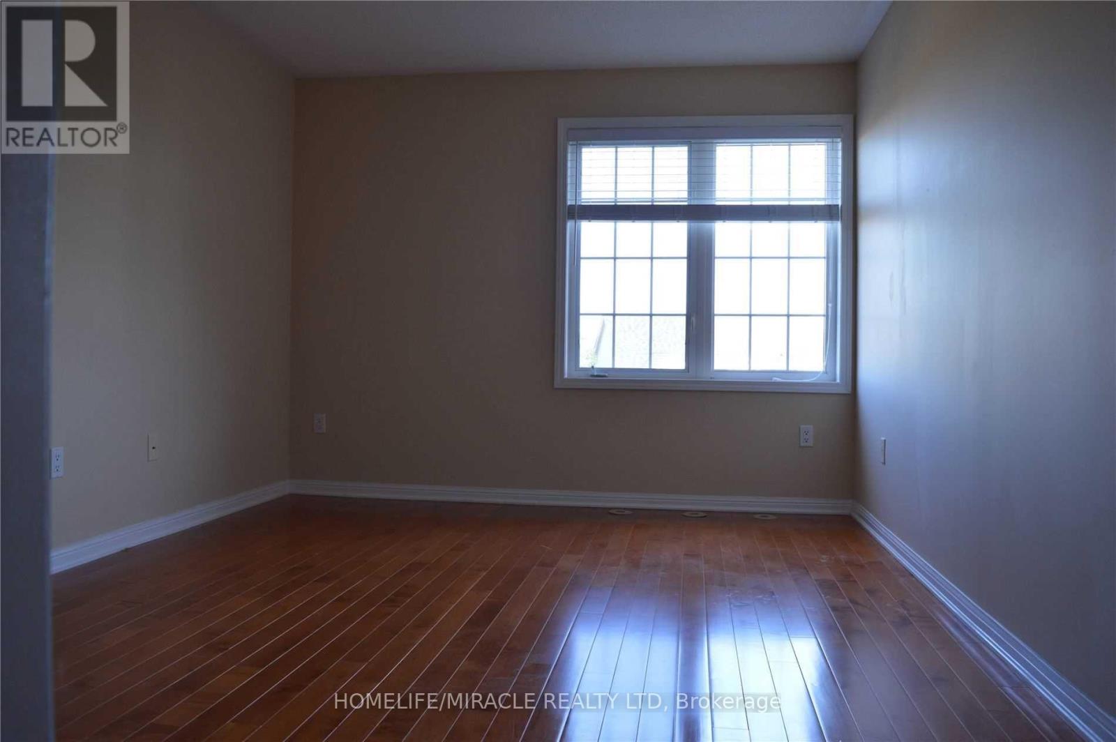 Photo 12 of 918 Burgess Gardens, Milton ON