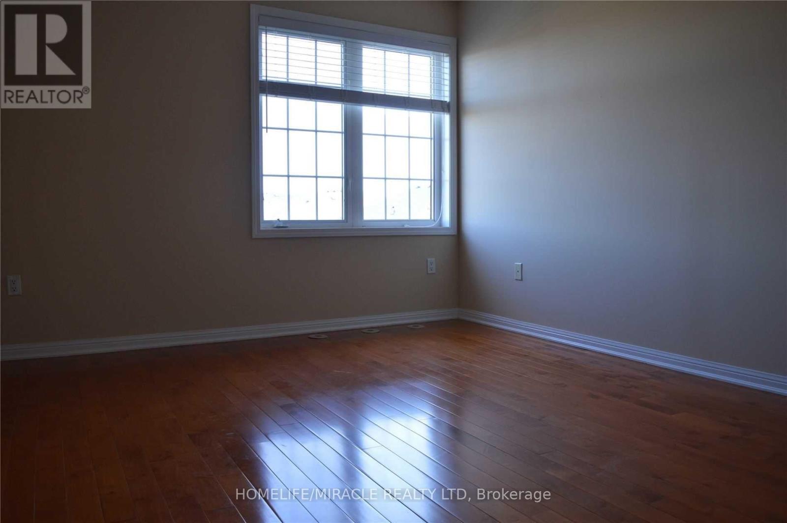 Photo 13 of 918 Burgess Gardens, Milton ON