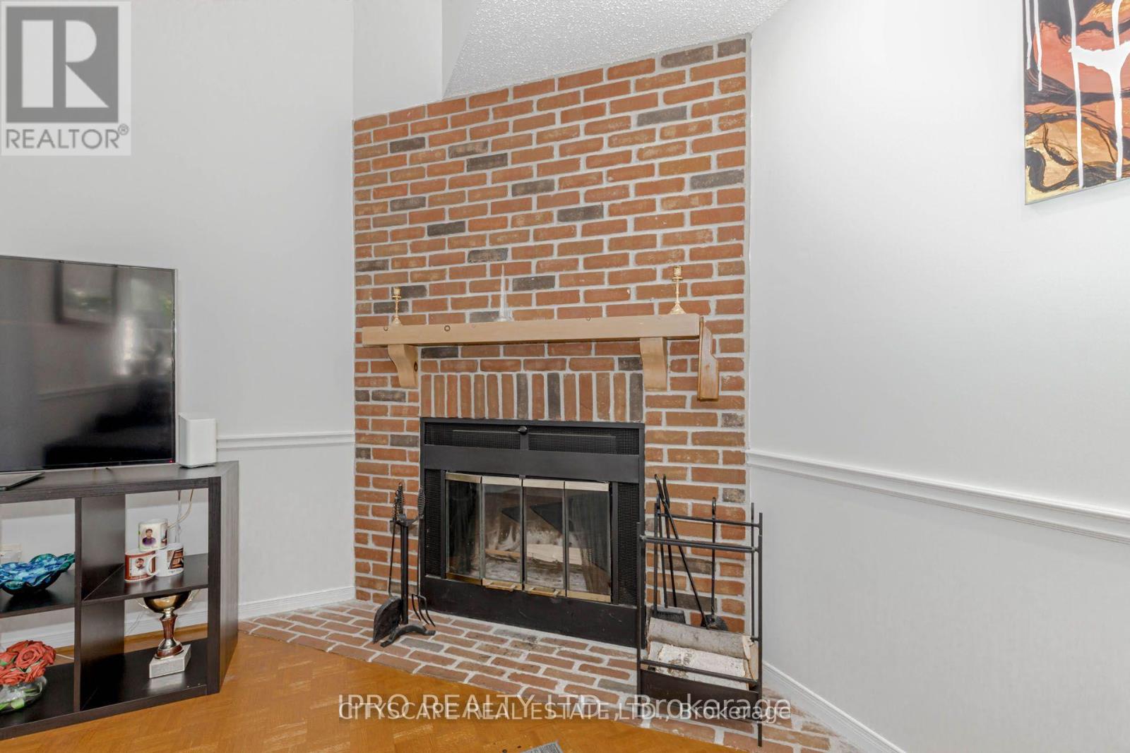 Photo 16 of 6906 Hickling Crescent N, Mississauga ON