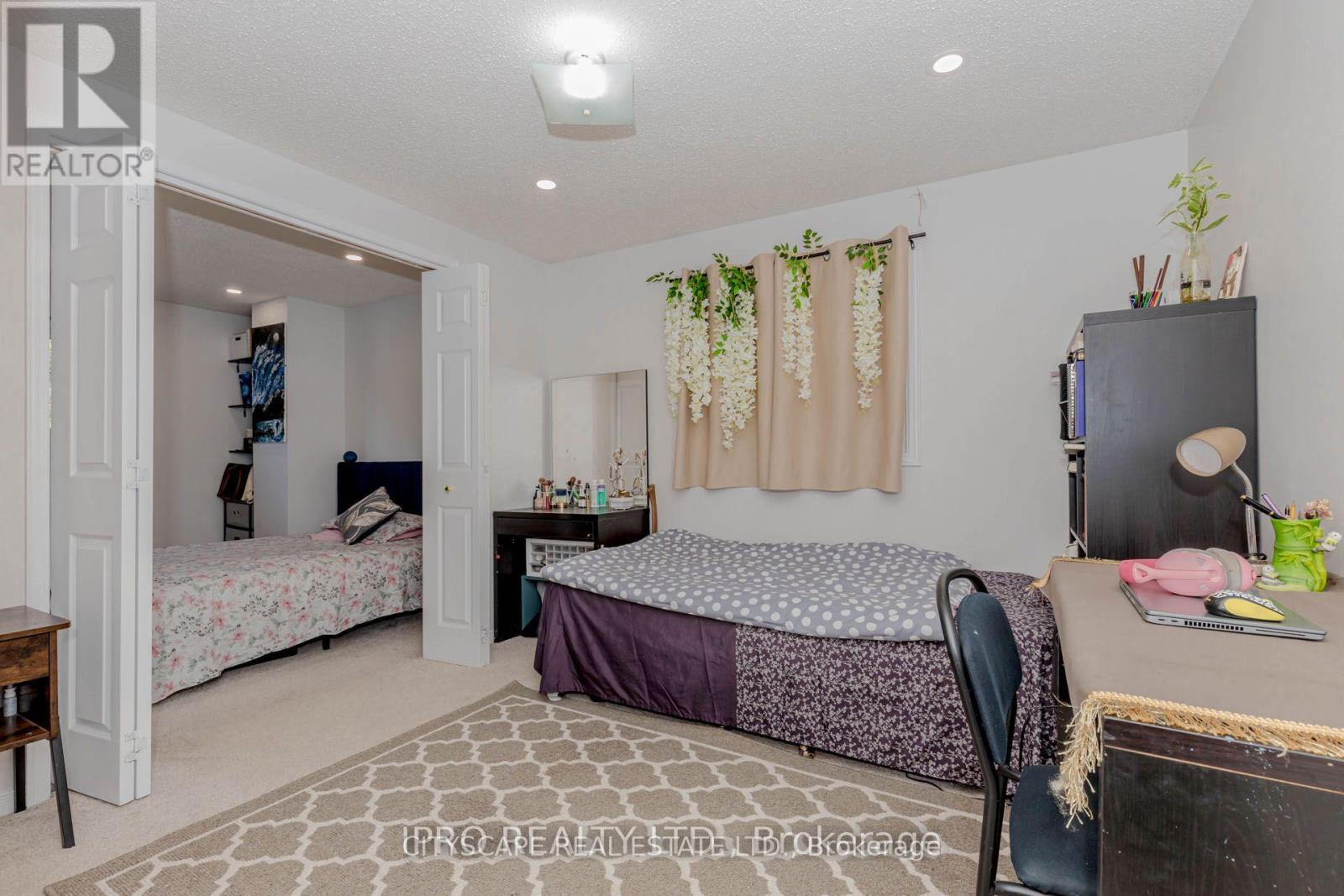 Photo 34 of 6906 Hickling Crescent N, Mississauga ON