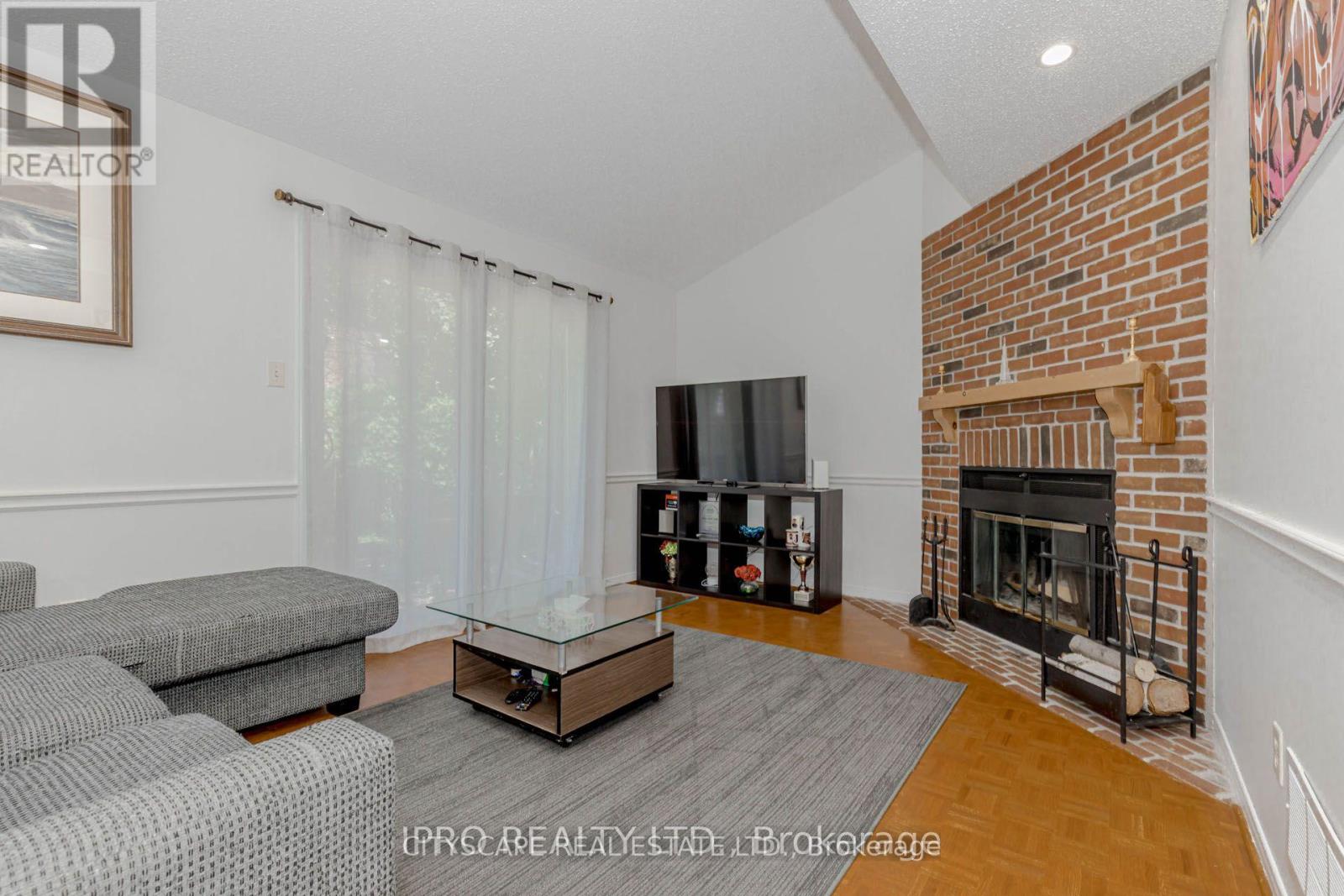 Photo 15 of 6906 Hickling Crescent N, Mississauga ON