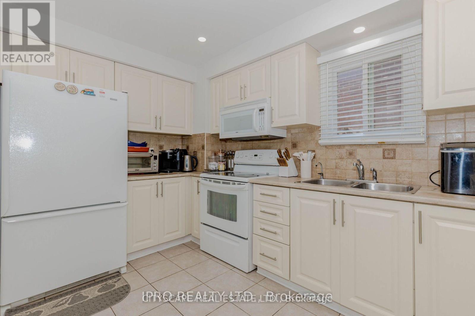 Photo 20 of 6906 Hickling Crescent N, Mississauga ON