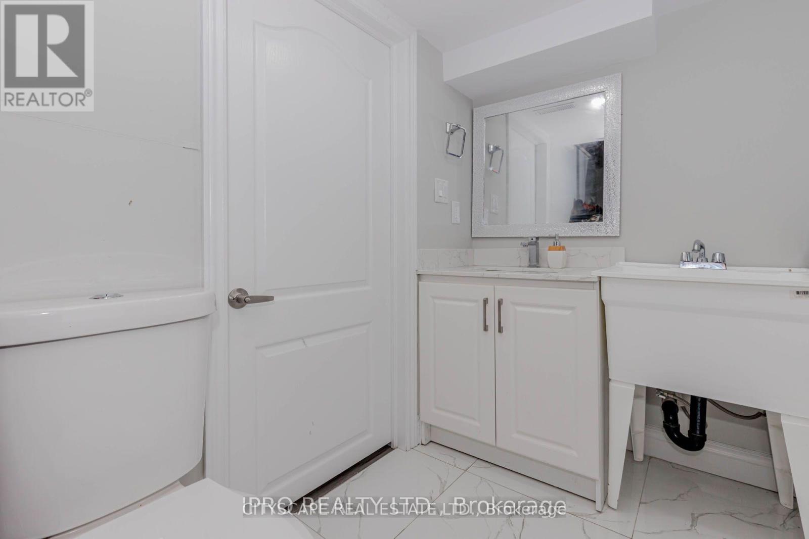 Photo 41 of 6906 Hickling Crescent N, Mississauga ON