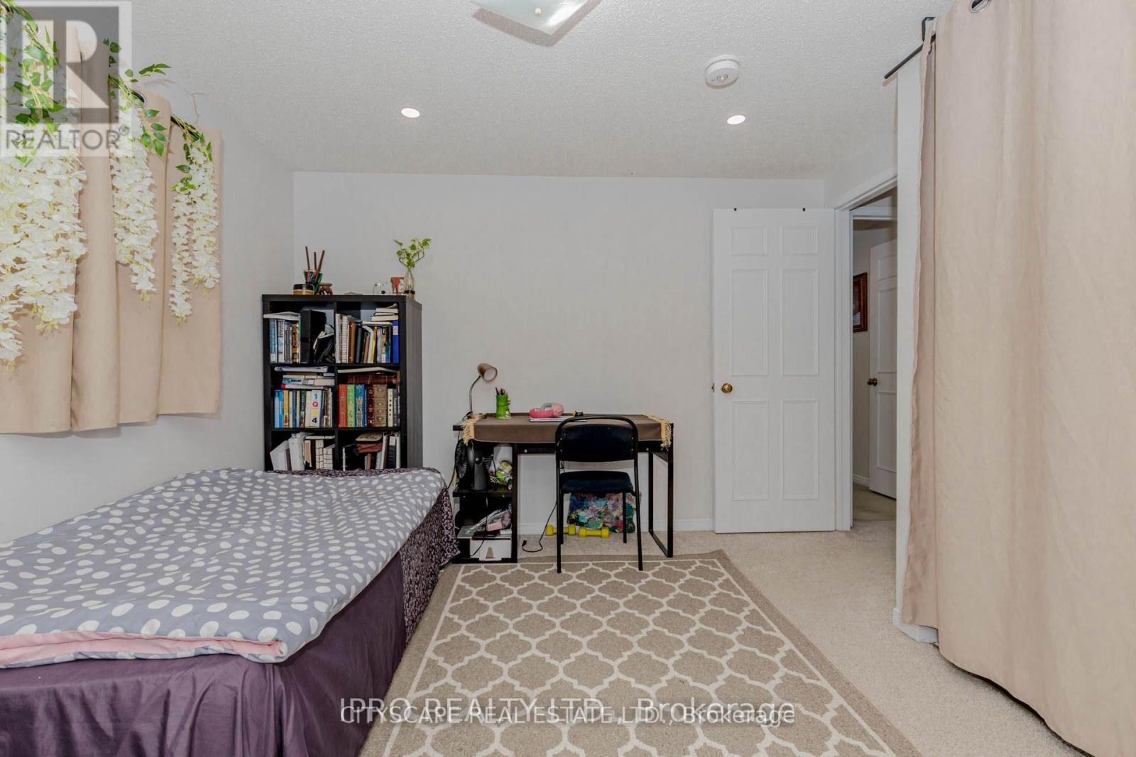 Photo 35 of 6906 Hickling Crescent N, Mississauga ON