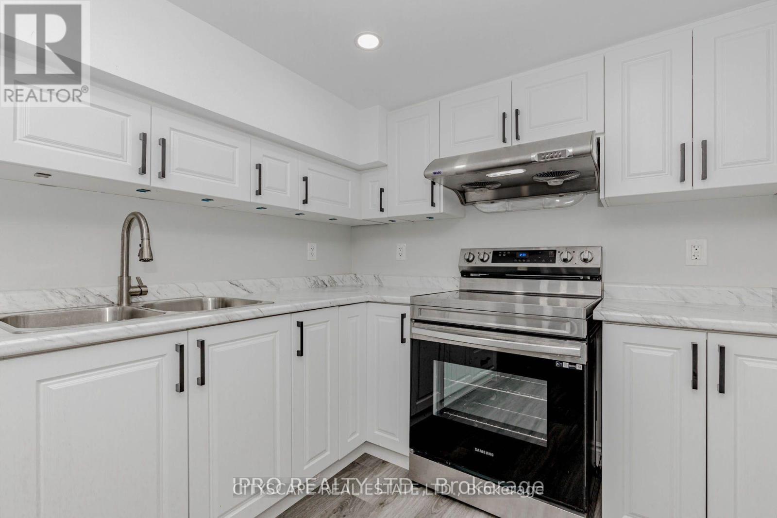 Photo 44 of 6906 Hickling Crescent N, Mississauga ON