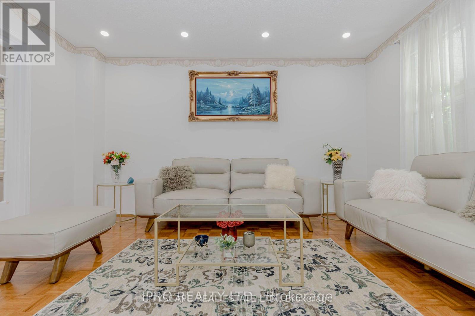 Photo 9 of 6906 Hickling Crescent N, Mississauga ON