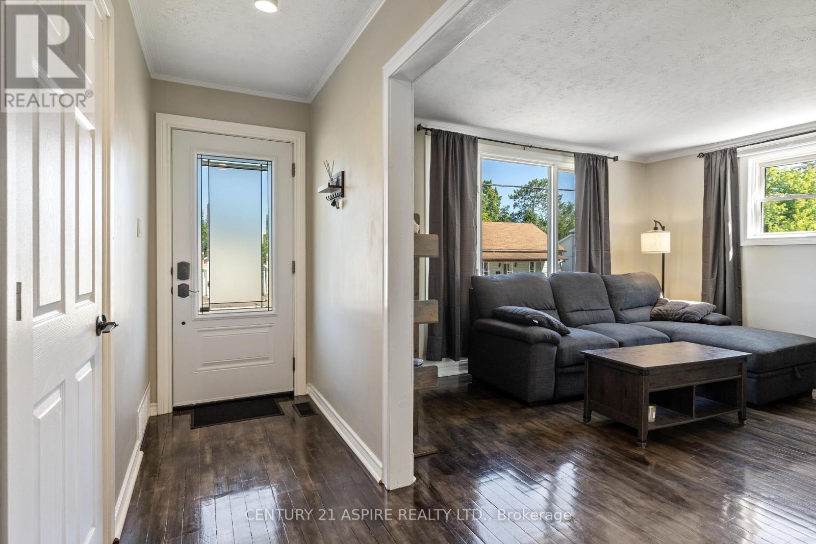 Photo 2 of 496 Wilbert Street, Pembroke ON