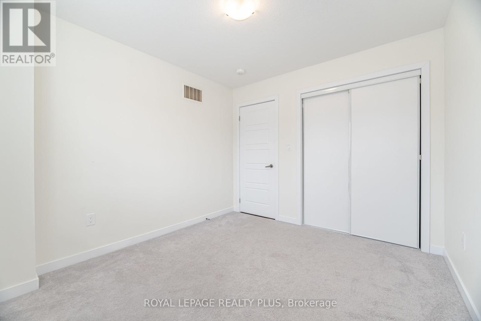 Photo 32 of 12 Pagebrook Crescent, Hamilton ON