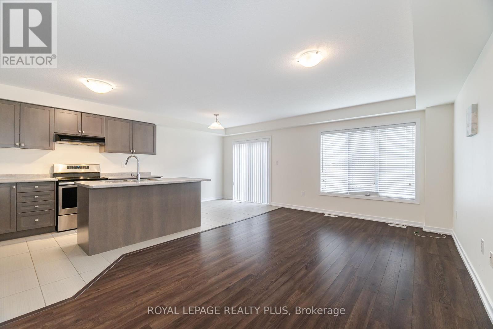 Photo 8 of 12 Pagebrook Crescent, Hamilton ON