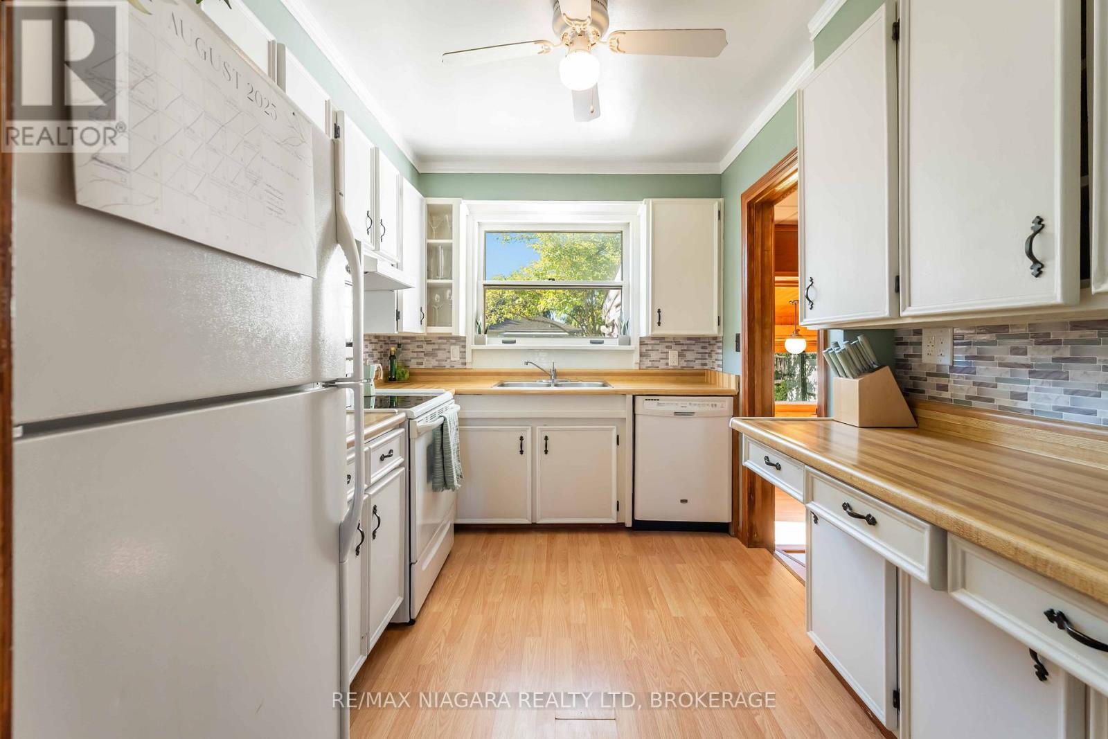 Photo 11 of 36 Admiral Road, St Catharines ON