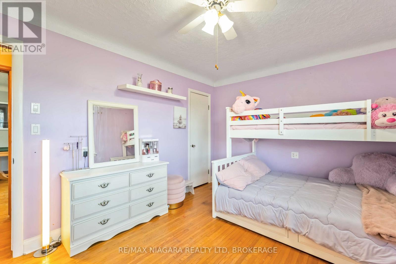 Photo 15 of 36 Admiral Road, St Catharines ON