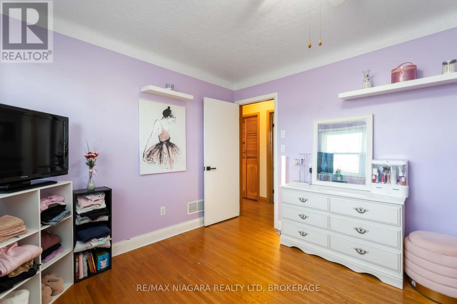 Photo 16 of 36 Admiral Road, St Catharines ON