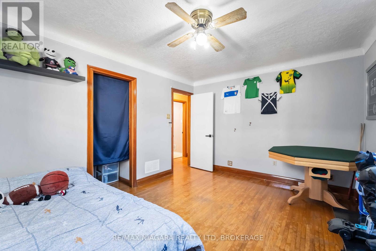 Photo 18 of 36 Admiral Road, St Catharines ON