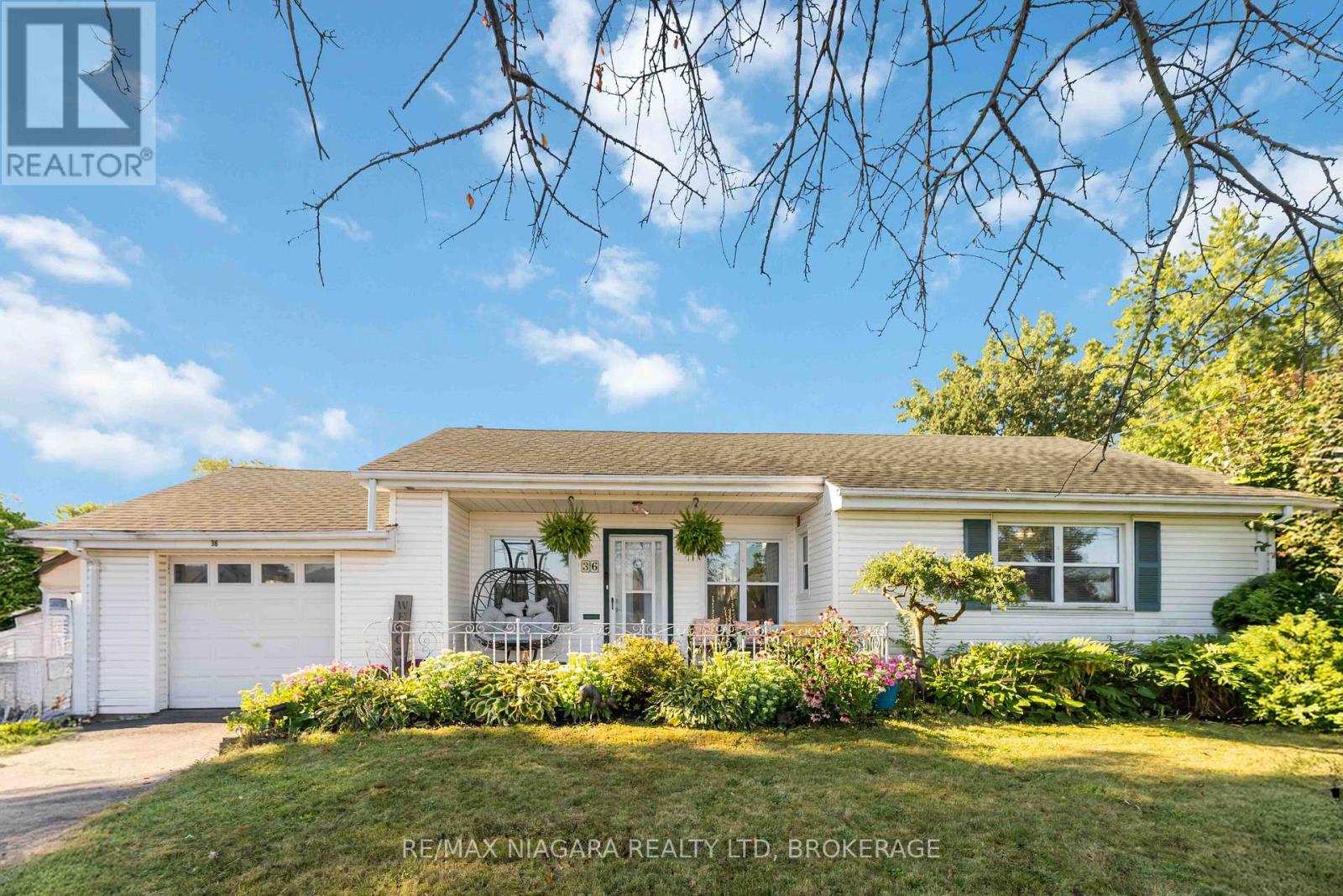 Photo 3 of 36 Admiral Road, St Catharines ON