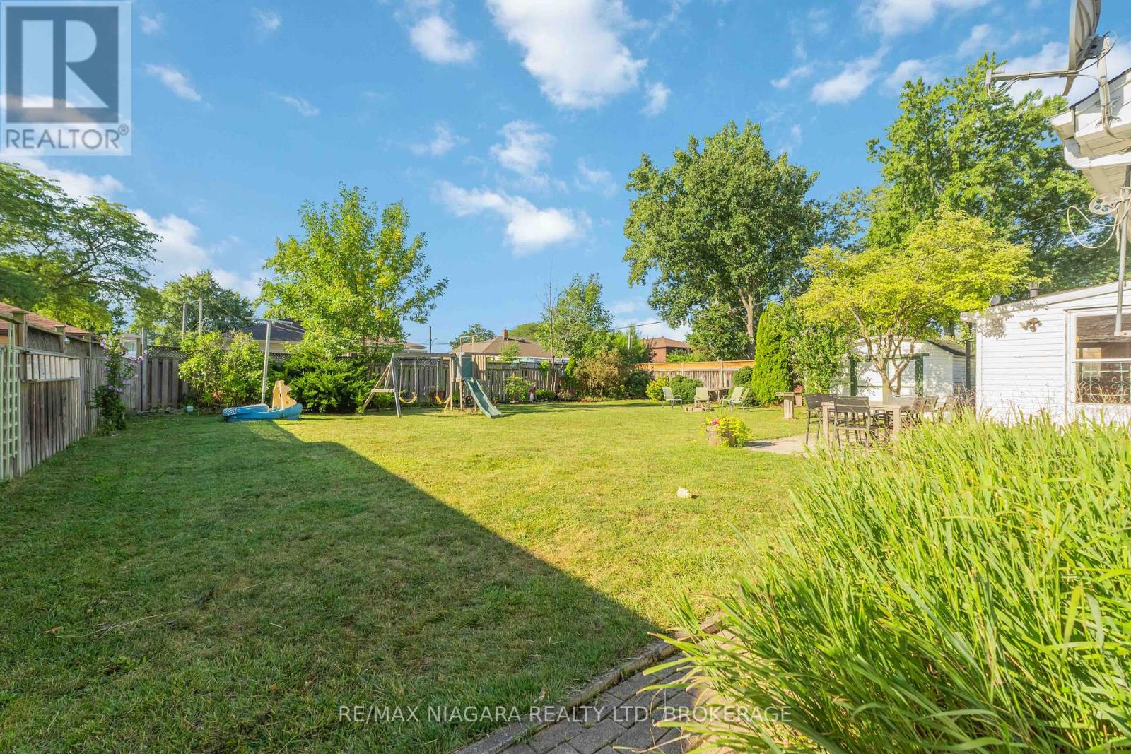 Photo 33 of 36 Admiral Road, St Catharines ON