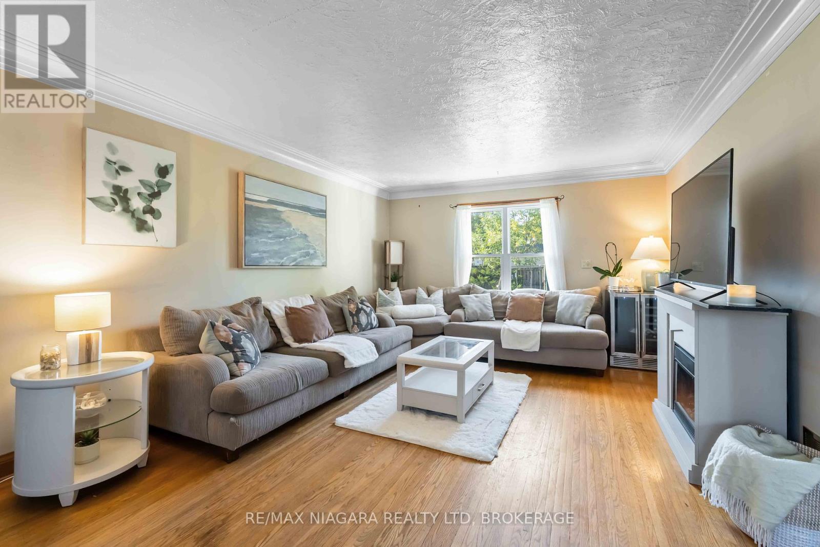 Photo 6 of 36 Admiral Road, St Catharines ON
