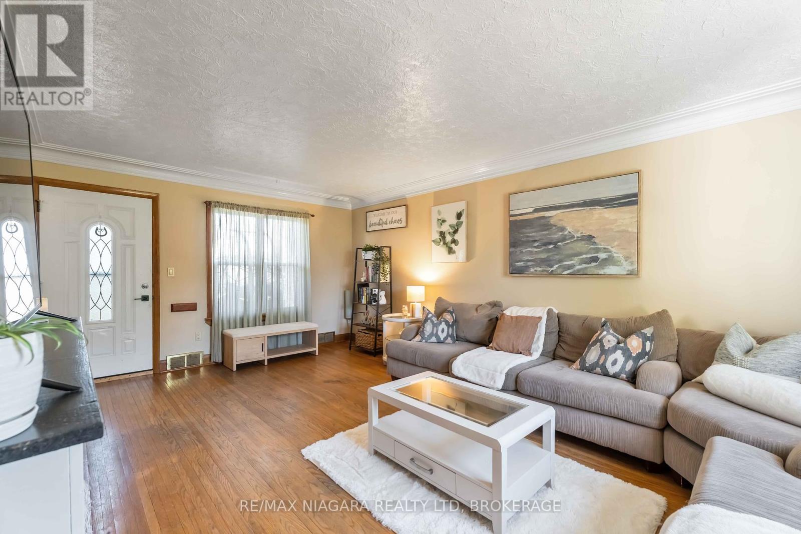 Photo 7 of 36 Admiral Road, St Catharines ON