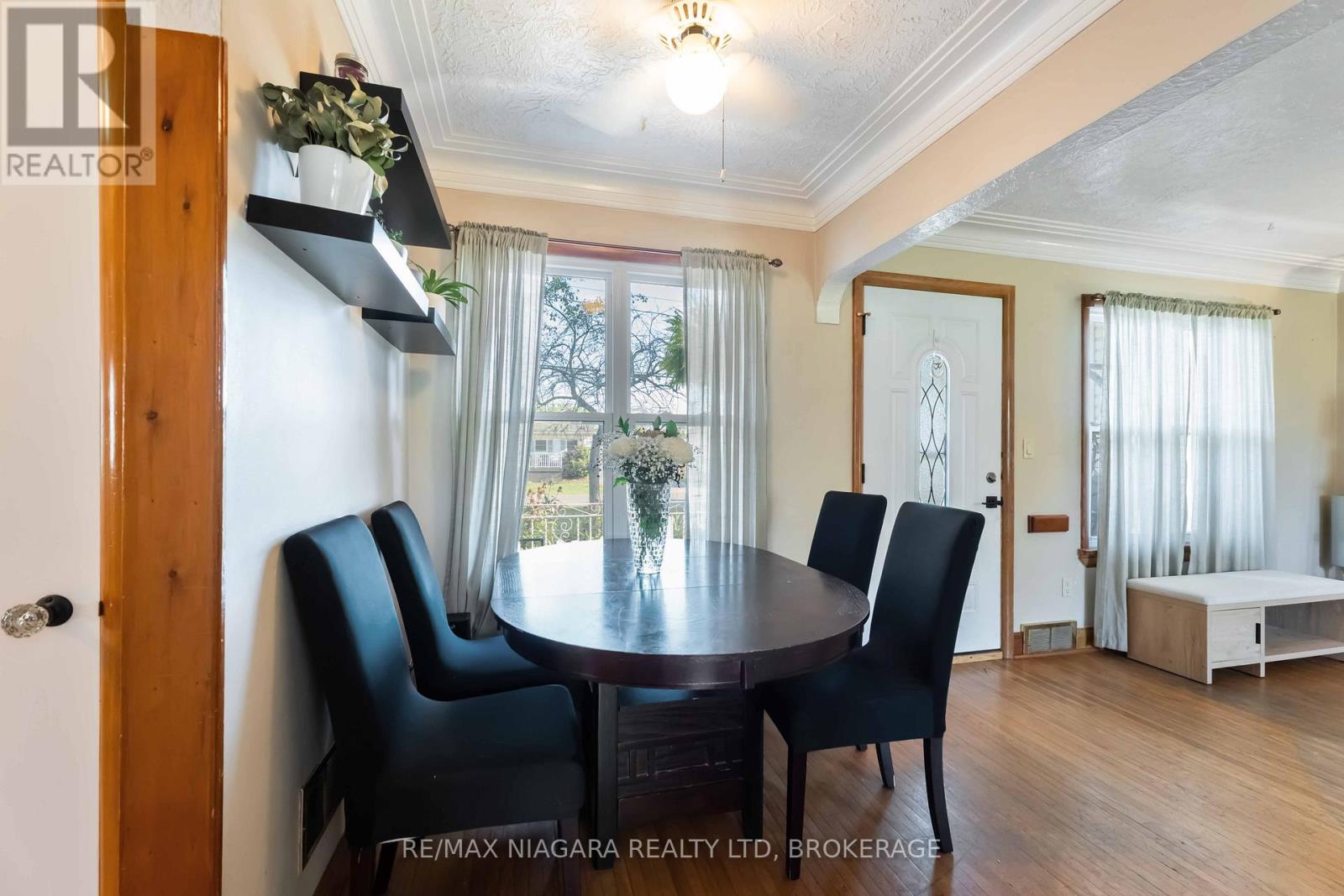 Photo 8 of 36 Admiral Road, St Catharines ON