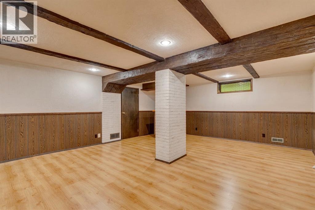Photo 21 of 5624 Ladbrooke Drive Sw, Calgary AB