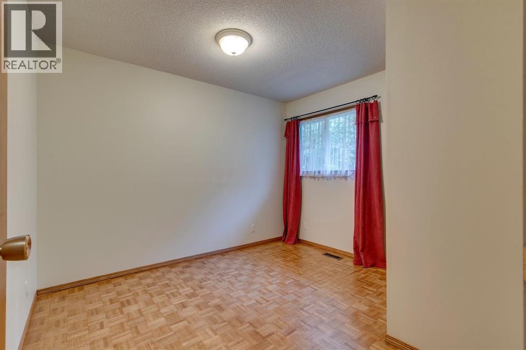 Photo 19 of 5624 Ladbrooke Drive Sw, Calgary AB