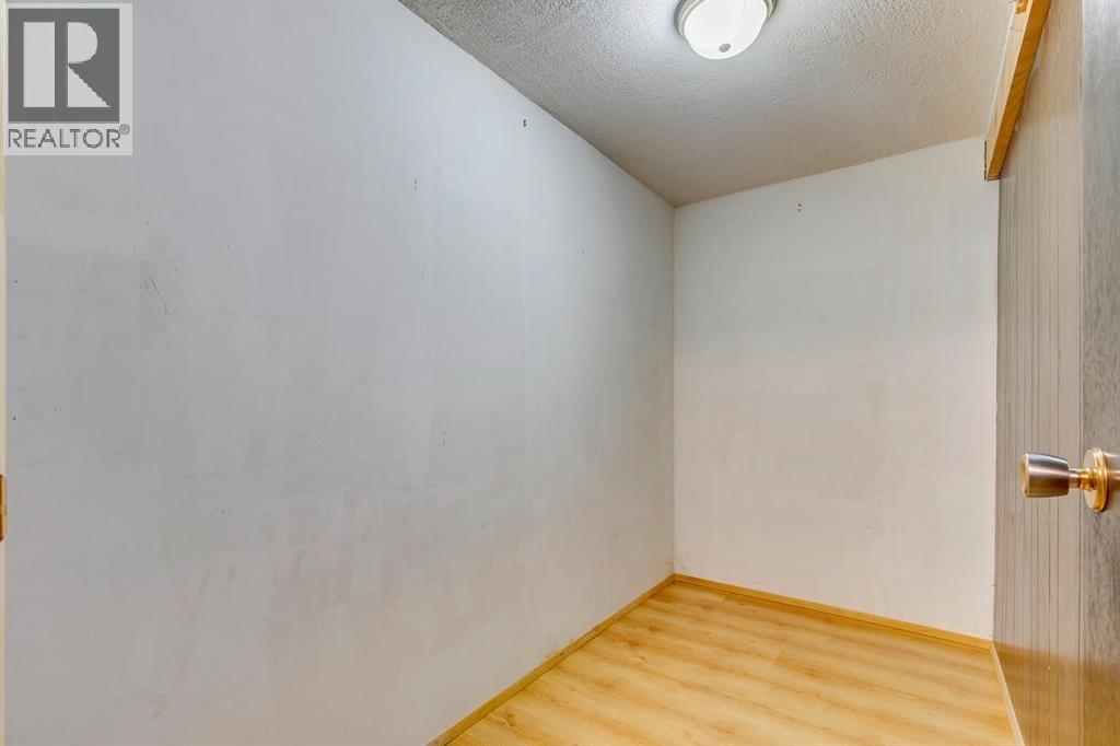 Photo 24 of 5624 Ladbrooke Drive Sw, Calgary AB