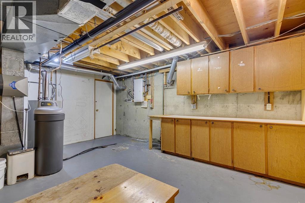 Photo 26 of 5624 Ladbrooke Drive Sw, Calgary AB