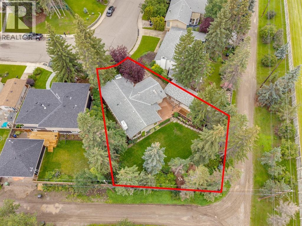 Photo 2 of 5624 Ladbrooke Drive Sw, Calgary AB