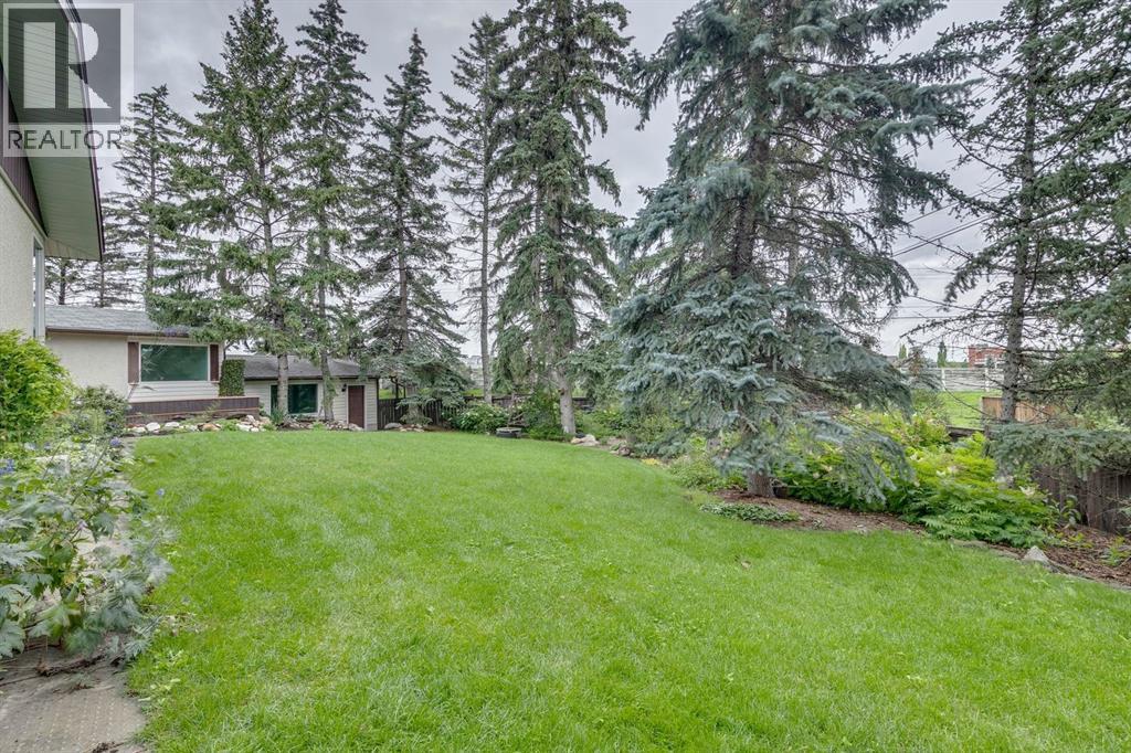Photo 33 of 5624 Ladbrooke Drive Sw, Calgary AB