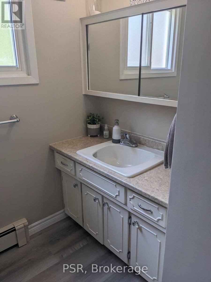 Photo 14 of Main 80 Westwood Drive, Kitchener ON