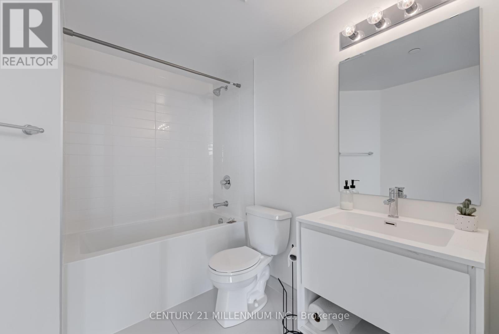 Photo 8 of 708 159 Wellesley Street, Toronto ON
