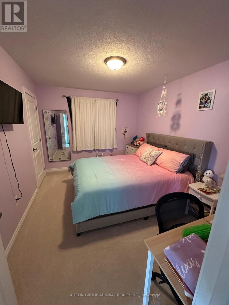 Photo 12 of 39 Atlantis Drive, Orillia ON
