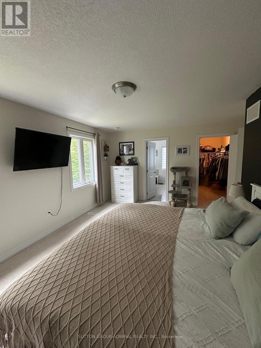 Photo 17 of 39 Atlantis Drive, Orillia ON