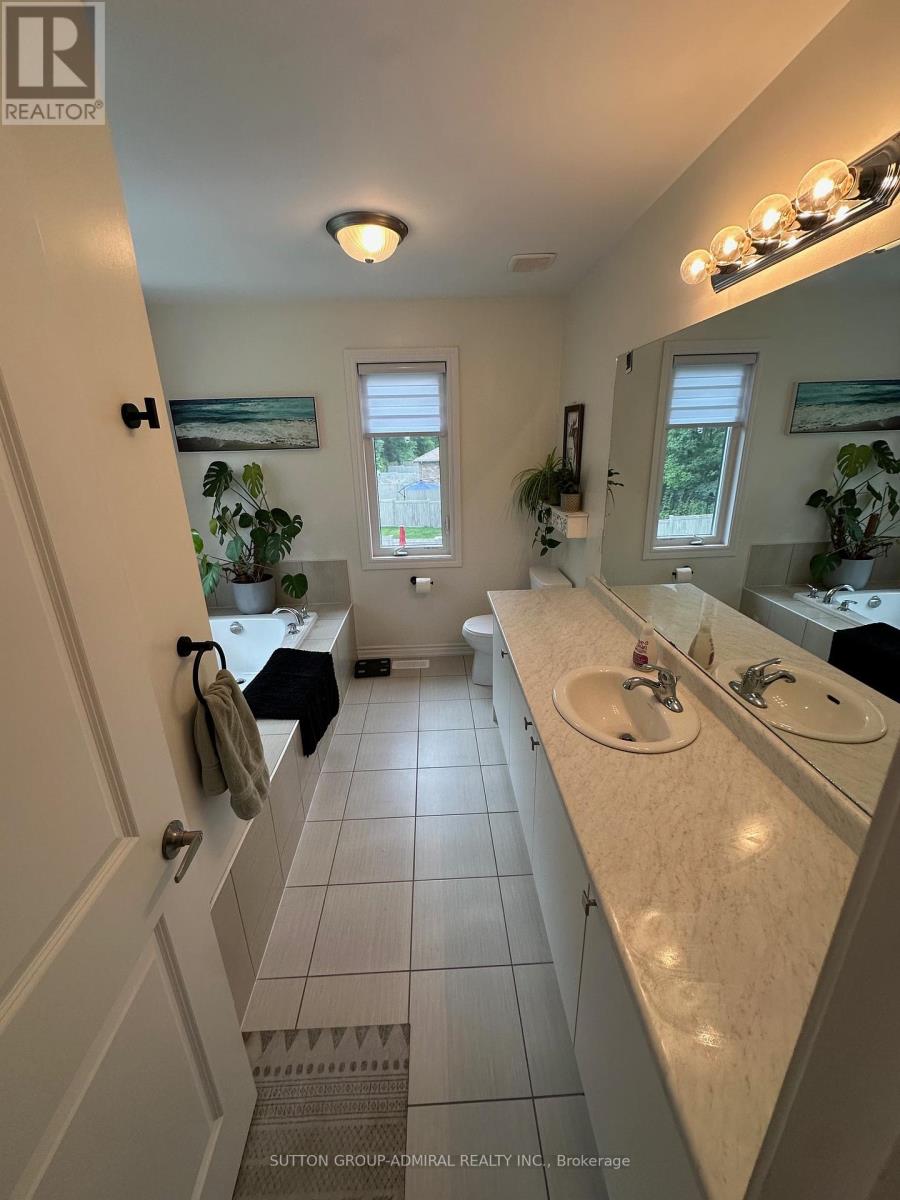 Photo 18 of 39 Atlantis Drive, Orillia ON