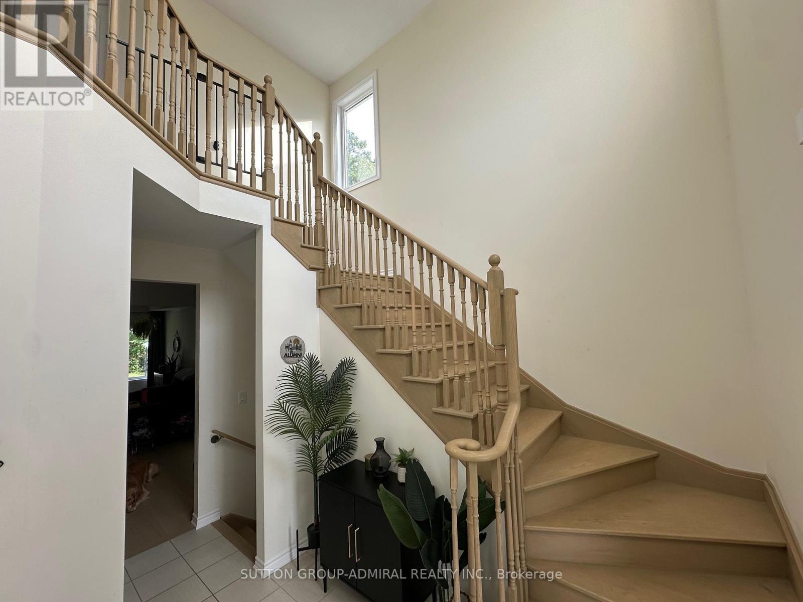 Photo 4 of 39 Atlantis Drive, Orillia ON