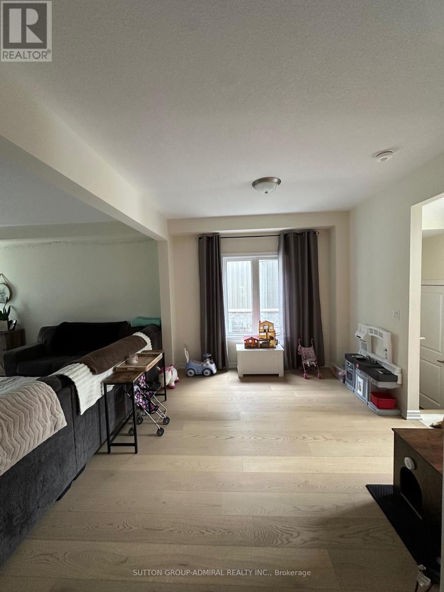 Photo 5 of 39 Atlantis Drive, Orillia ON